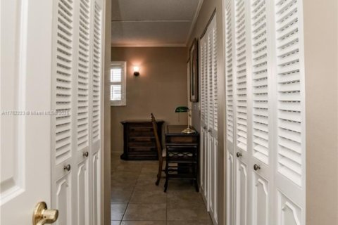 Condo in Dania Beach, Florida, 2 bedrooms  № 1699310 - photo 27