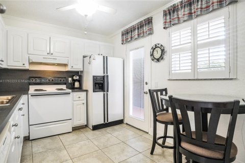 Condo in Dania Beach, Florida, 2 bedrooms  № 1699310 - photo 2