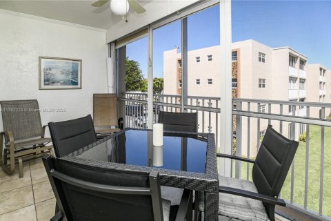 Condo in Dania Beach, Florida, 2 bedrooms  № 1699310 - photo 18