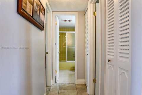 Condo in Dania Beach, Florida, 2 bedrooms  № 1699310 - photo 19