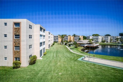 Condo in Dania Beach, Florida, 2 bedrooms  № 1699310 - photo 16