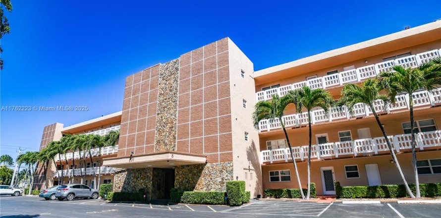 Condo in Dania Beach, Florida, 2 bedrooms № 1699310