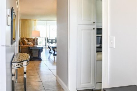Condo in Dania Beach, Florida, 2 bedrooms  № 1699310 - photo 8