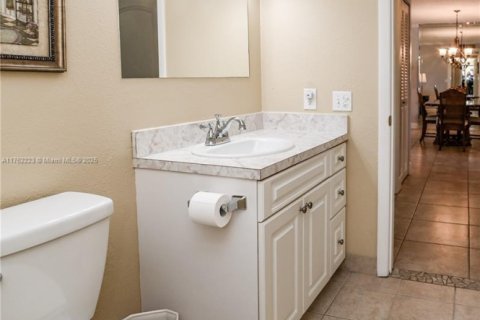 Condo in Dania Beach, Florida, 2 bedrooms  № 1699310 - photo 26
