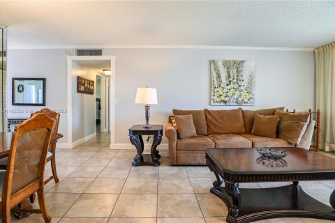 Condo in Dania Beach, Florida, 2 bedrooms  № 1699310 - photo 12