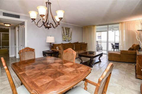 Condo in Dania Beach, Florida, 2 bedrooms  № 1699310 - photo 11