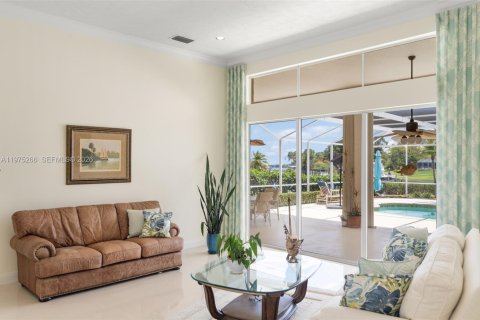 Купить виллу или дом в Порт-Сент-Луси, Флорида 10 комнат, 310.01м2, № 2040443 - фото 13