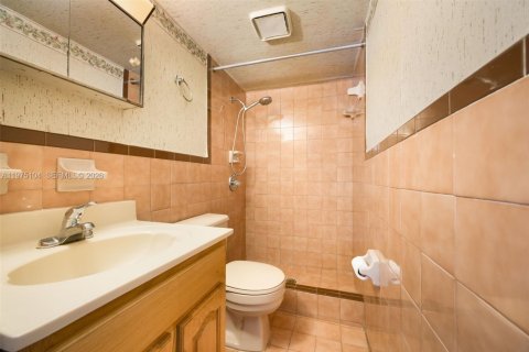 Villa ou maison à vendre à Miami, Floride: 4 chambres, 147.53 m2 № 2040020 - photo 22