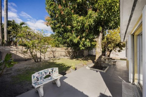 Villa ou maison à vendre à Miami, Floride: 4 chambres, 147.53 m2 № 2040020 - photo 23