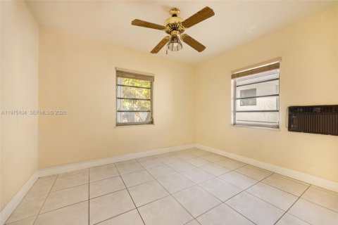 Villa ou maison à vendre à Miami, Floride: 4 chambres, 147.53 m2 № 2040020 - photo 18