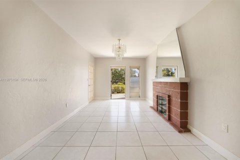 Villa ou maison à vendre à Miami, Floride: 4 chambres, 147.53 m2 № 2040020 - photo 5