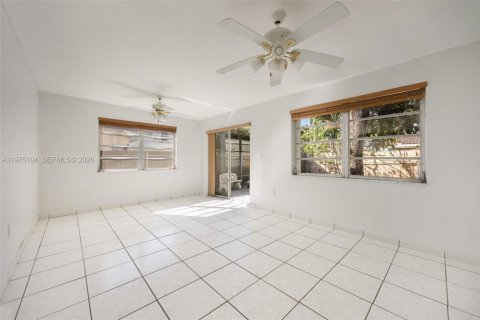 Villa ou maison à vendre à Miami, Floride: 4 chambres, 147.53 m2 № 2040020 - photo 14