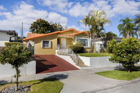 Villa ou maison à Miami, Floride 4 chambres, 147.53 m2 № 2040020