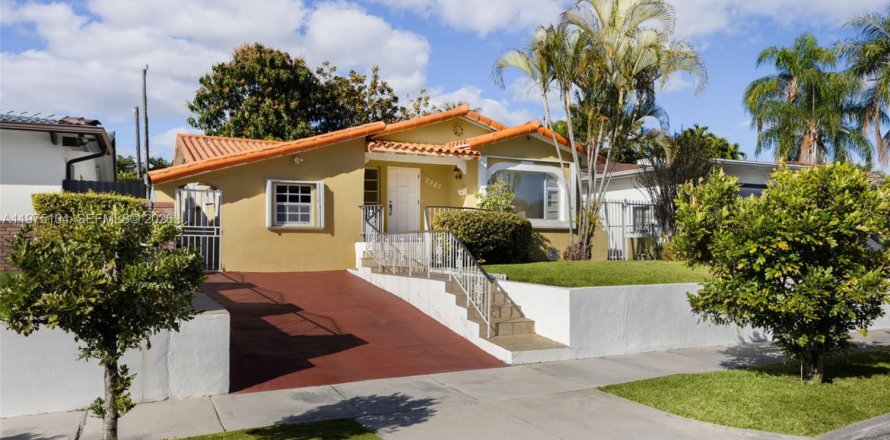 Villa ou maison à Miami, Floride 4 chambres, 147.53 m2 № 2040020