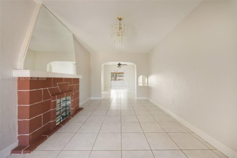 Villa ou maison à vendre à Miami, Floride: 4 chambres, 147.53 m2 № 2040020 - photo 4