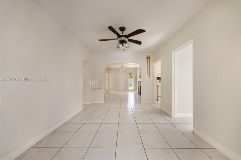 Villa ou maison à vendre à Miami, Floride: 4 chambres, 147.53 m2 № 2040020 - photo 6