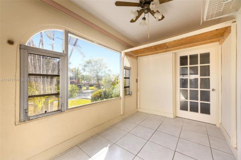 Villa ou maison à vendre à Miami, Floride: 4 chambres, 147.53 m2 № 2040020 - photo 12