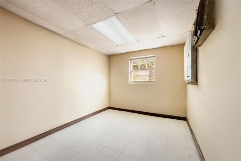 Villa ou maison à vendre à Miami, Floride: 4 chambres, 147.53 m2 № 2040020 - photo 21