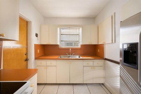 Villa ou maison à vendre à Miami, Floride: 4 chambres, 147.53 m2 № 2040020 - photo 8