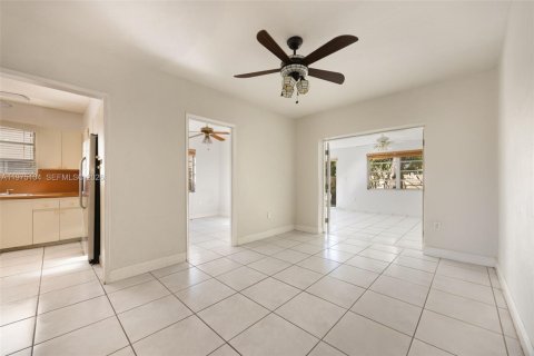 Villa ou maison à vendre à Miami, Floride: 4 chambres, 147.53 m2 № 2040020 - photo 7