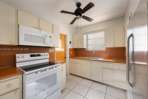 Villa ou maison à vendre à Miami, Floride: 4 chambres, 147.53 m2 № 2040020 - photo 9