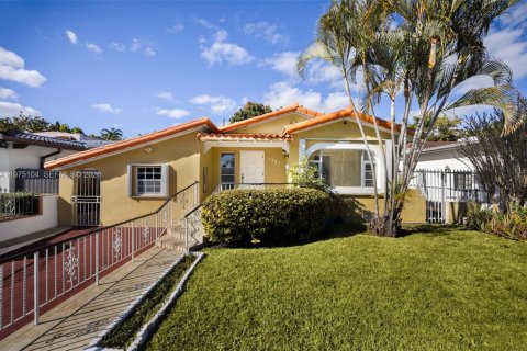 Villa ou maison à vendre à Miami, Floride: 4 chambres, 147.53 m2 № 2040020 - photo 2