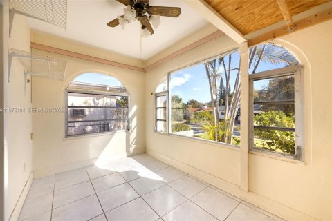 Villa ou maison à vendre à Miami, Floride: 4 chambres, 147.53 m2 № 2040020 - photo 11