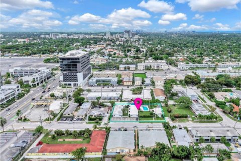 Commercial property in Hallandale Beach, Florida № 1971908 - photo 2