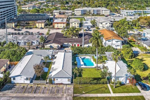 Commercial property in Hallandale Beach, Florida № 1971908 - photo 8