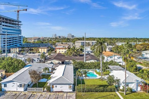 Commercial property in Hallandale Beach, Florida № 1971908 - photo 1