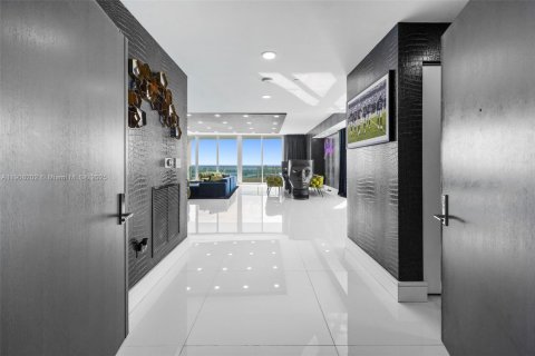 Купить кондоминиум в Майами, Флорида 4 спальни, 297.19м2, № 1966985 - фото 3