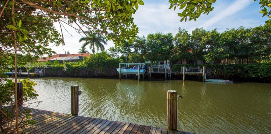 Casa en Vero Beach, Florida 4 dormitorios, 232.35 m2 № 2048922