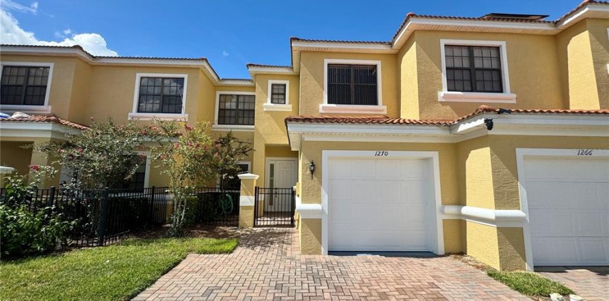 Condominio en Poinciana, Florida, 3 dormitorios  № 1881056