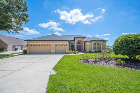 House in Polk City, Florida 4 bedrooms, 230.03 sq.m. № 1915404 - photo 2