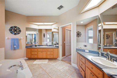 House in Polk City, Florida 4 bedrooms, 230.03 sq.m. № 1915404 - photo 27