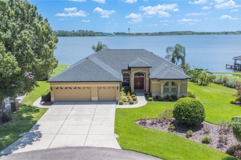 House in Polk City, Florida 4 bedrooms, 230.03 sq.m. № 1915404 - photo 1