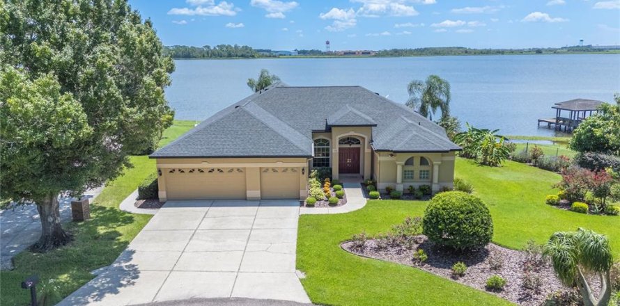 House in Polk City, Florida 4 bedrooms, 230.03 sq.m. № 1915404