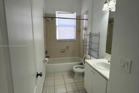 Villa ou maison à louer à Homestead, Floride: 3 chambres, 132.48 m2 № 2038130 - photo 15