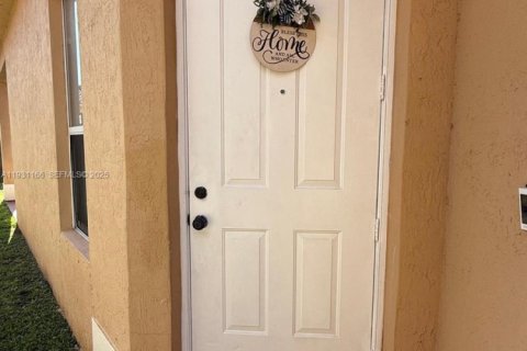 Villa ou maison à louer à Homestead, Floride: 3 chambres, 132.48 m2 № 2038130 - photo 2