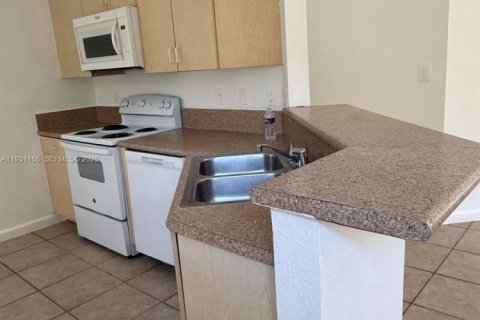 Villa ou maison à louer à Homestead, Floride: 3 chambres, 132.48 m2 № 2038130 - photo 5