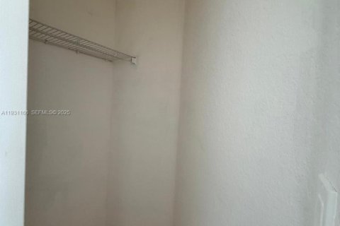 Villa ou maison à louer à Homestead, Floride: 3 chambres, 132.48 m2 № 2038130 - photo 11