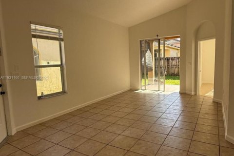 Villa ou maison à louer à Homestead, Floride: 3 chambres, 132.48 m2 № 2038130 - photo 3