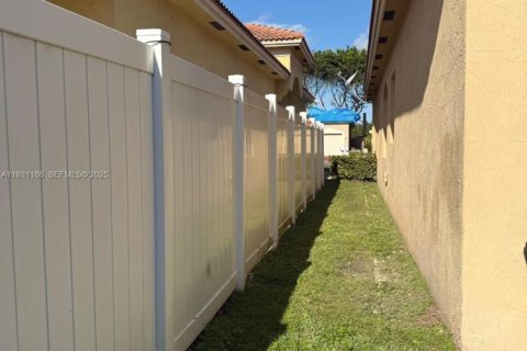 Villa ou maison à louer à Homestead, Floride: 3 chambres, 132.48 m2 № 2038130 - photo 19