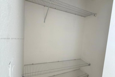 Villa ou maison à louer à Homestead, Floride: 3 chambres, 132.48 m2 № 2038130 - photo 10