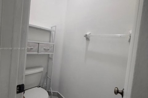 Villa ou maison à louer à Homestead, Floride: 3 chambres, 132.48 m2 № 2038130 - photo 9