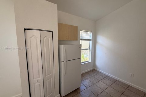 Villa ou maison à louer à Homestead, Floride: 3 chambres, 132.48 m2 № 2038130 - photo 4