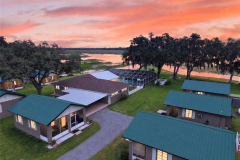 House in Hernando, Florida 10 bedrooms, 442.96 sq.m. № 2321022