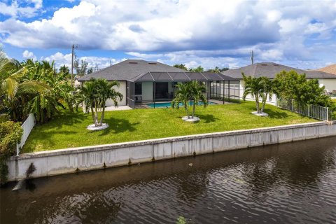 Casa en venta en Cape Coral, Florida, 4 dormitorios, 177.91 m2 № 2388335 - foto 3