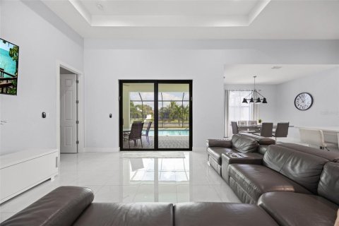 Casa en venta en Cape Coral, Florida, 4 dormitorios, 177.91 m2 № 2388335 - foto 10
