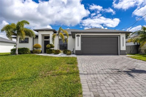 Casa en venta en Cape Coral, Florida, 4 dormitorios, 177.91 m2 № 2388335 - foto 4